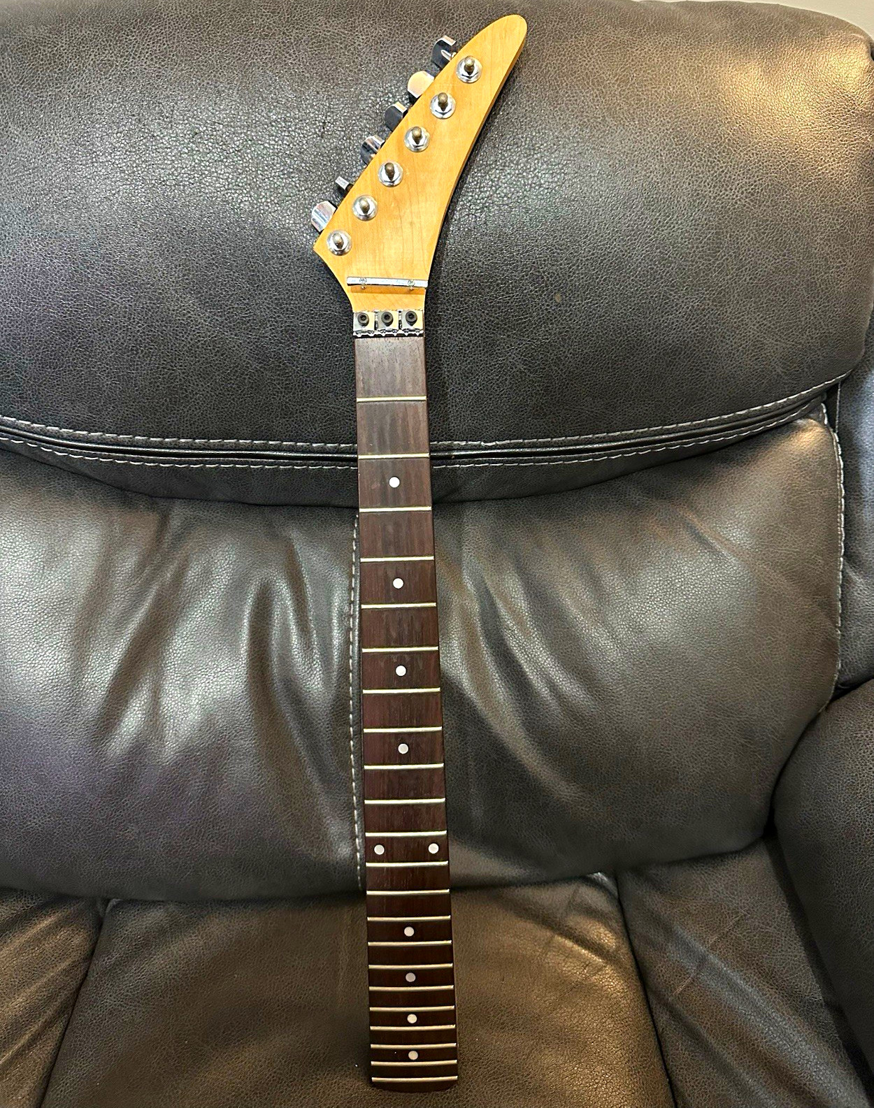 Vintage 1986-87 Kramer LaSiDo “Drooper” Guitar Neck. OEM Rosewood Fretboard Vintage 1986-87 Kramer LaSiDo “Drooper” Guitar Neck. OEM Rosewood Fretboard