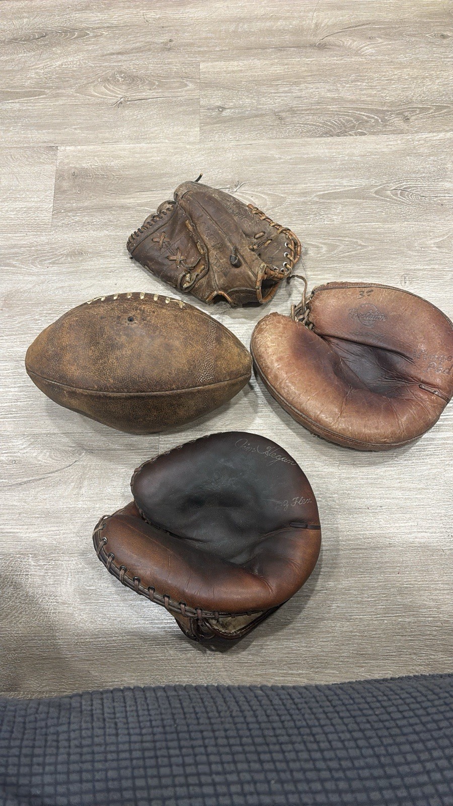 Rawlings Vintage Leather Baseball Gloves/Mitts Lot w/ Baseball Rawlings Vintage Leather Baseball Gloves/Mitts Lot w/ Baseball