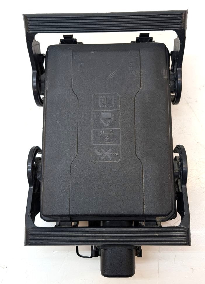 Chevy Silverado 1500 2014-2017 Engine Fuse Box 84075773 OEM