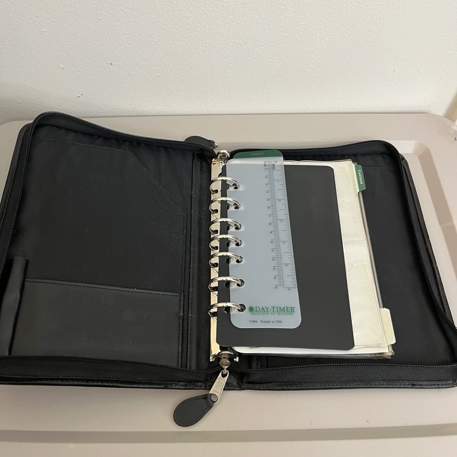 Vtg 1994 Day Timer Black Zip Around Binder Planner 7 Ring 10.5\