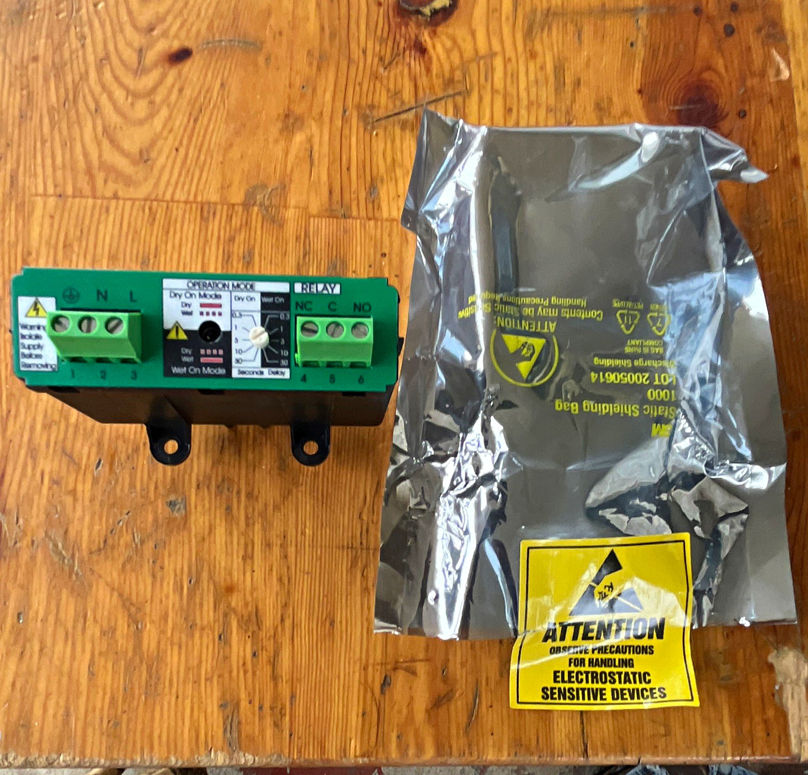 NEW ROSEMOUNT 2120D2GR1NAA E1180ST RELAY SWITCH NEW ROSEMOUNT 2120D2GR1NAA E1180ST RELAY SWITCH