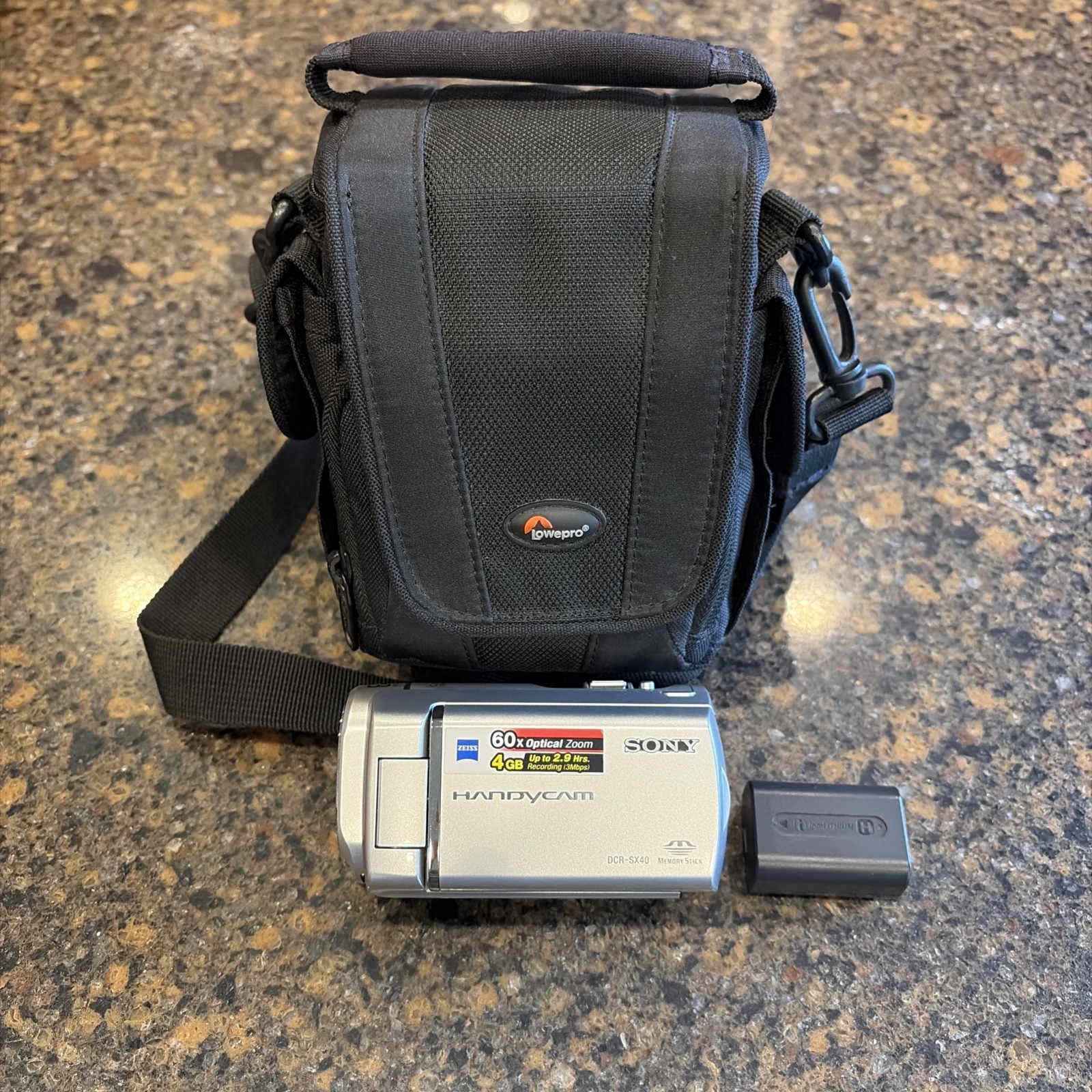 Sony DCR-SX40 4GB SD Handycam Camcorder (Silver) 4GB Internal Memory Tested Sony DCR-SX40 4GB SD Handycam Camcorder (Silver) 4GB Internal Memory Tested