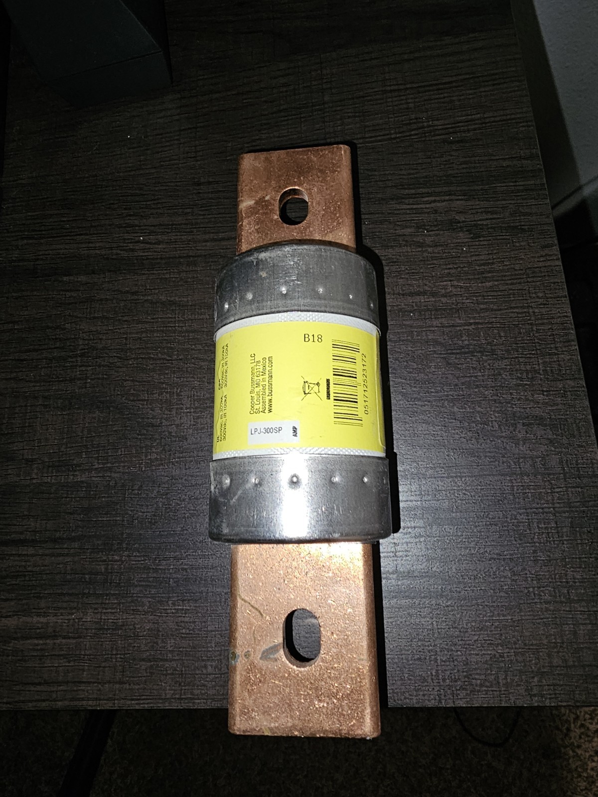 Cooper Bussmann LPJ-300SP Time Delay Class J Fuse 600VAC/300VDC Cooper Bussmann LPJ-300SP Time Delay Class J Fuse 600VAC/300VDC
