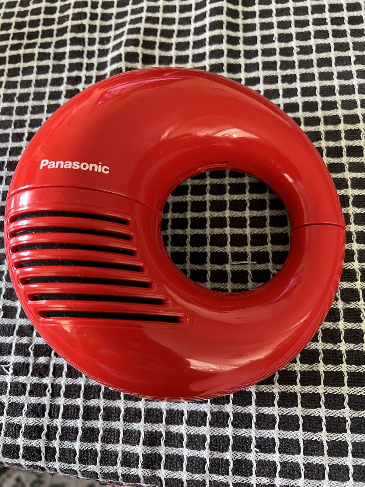 Vintage 1969 Panasonic National “Toot-A-Loop” Glossy Red AM radio Works Vintage 1969 Panasonic National “Toot-A-Loop” Glossy Red AM radio Works