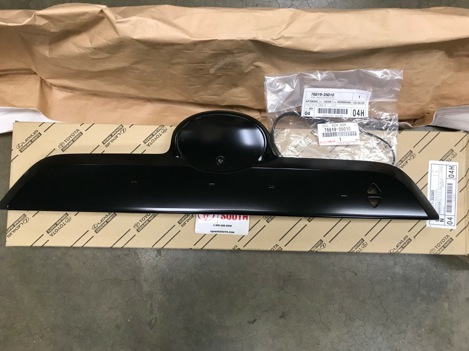 2010-2024 4Runner TRD PRO Matte Black Rear Tailgate Garnish (WITH SMART ENTRY)