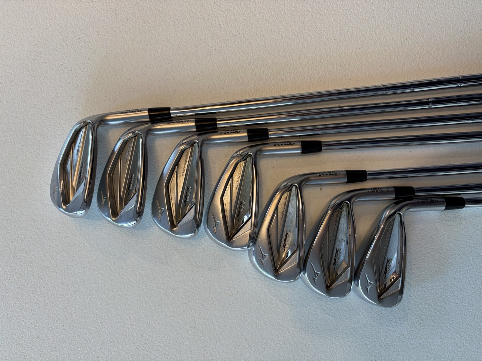 Mizuno JPX 923 Hot Metal Pro Iron Set 4-Pw Dynamic Gold 105 RH S300 Stiff Shaft Mizuno JPX 923 Hot Metal Pro Iron Set 4-Pw Dynamic Gold 105 RH S300 Stiff Shaft