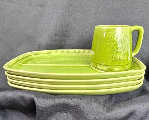 VTG Set of Four Franciscan Wheat Green Mugs and Snack Plates Dessert  USA 1950\'s
