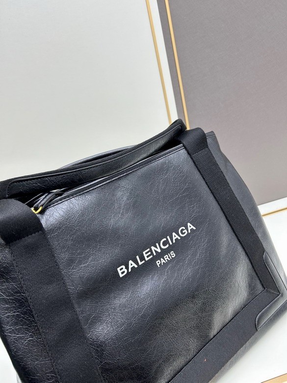 Balenciaga Men\'s Black Lambskin Crossbody Bag Brand New With Tags Balenciaga Men\'s Black Lambskin Crossbody Bag Brand New With Tags