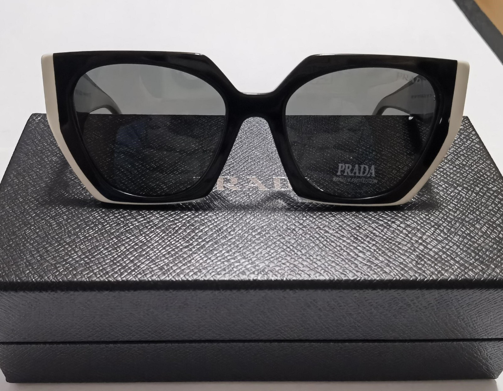 Prada PR 15WSF 09Q5S0 Black White Grey 55 mm Women Sunglasses AUTHENTIC