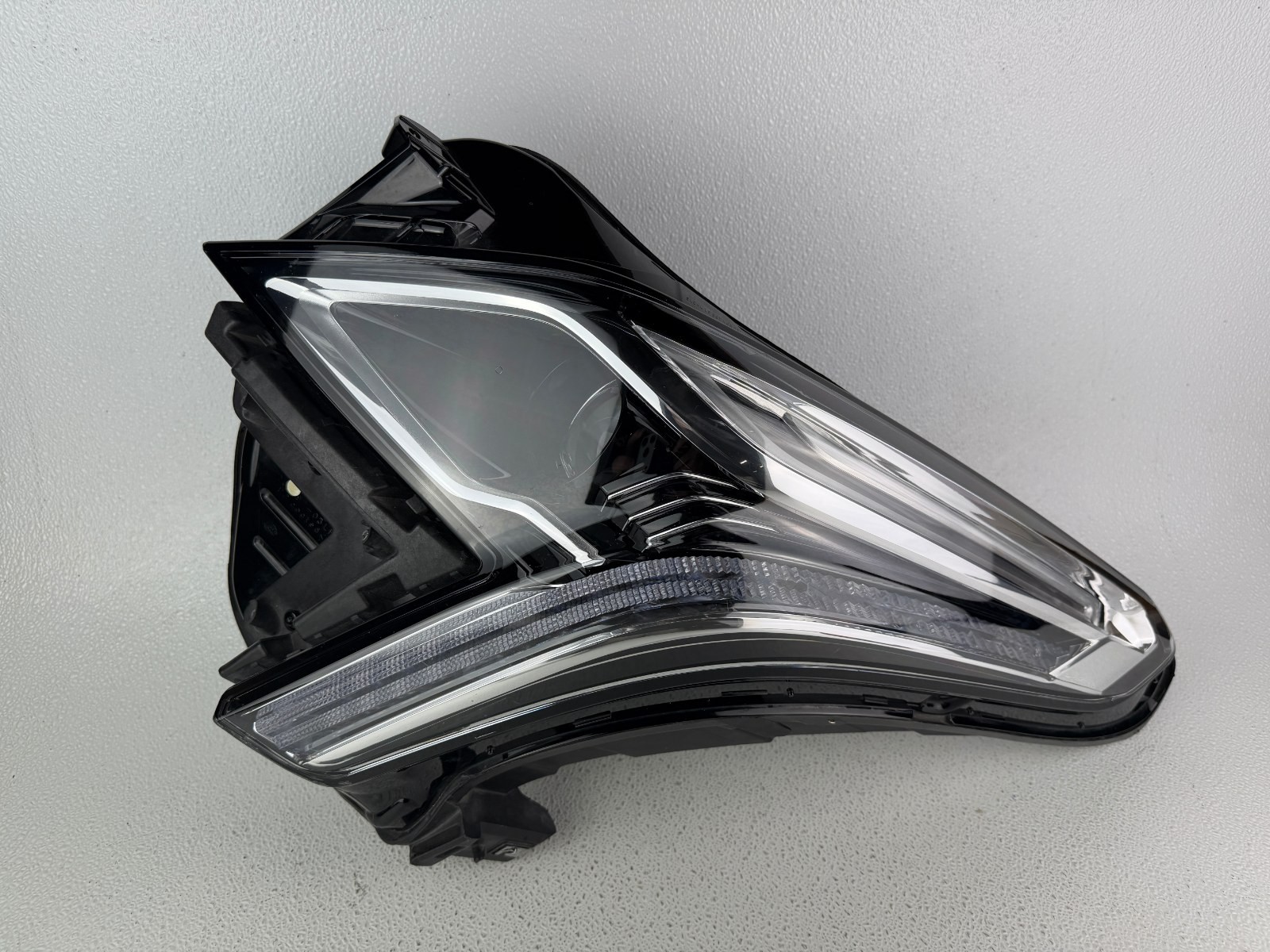 Mint 2020-2026 Cadillac XT5 Headlight LH Left Driver Side LED OEM 69