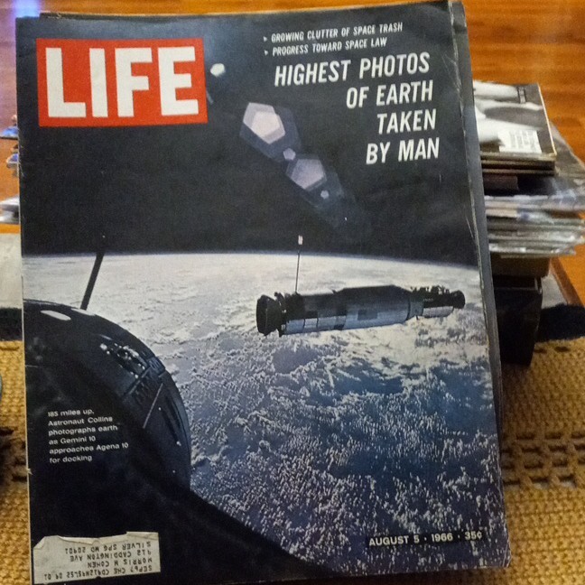 LIFE Magazine Aug 5 1966 Illustrated Space Highest Photos of Earth Taken LIFE Magazine Aug 5 1966 Illustrated Space Highest Photos of Earth Taken