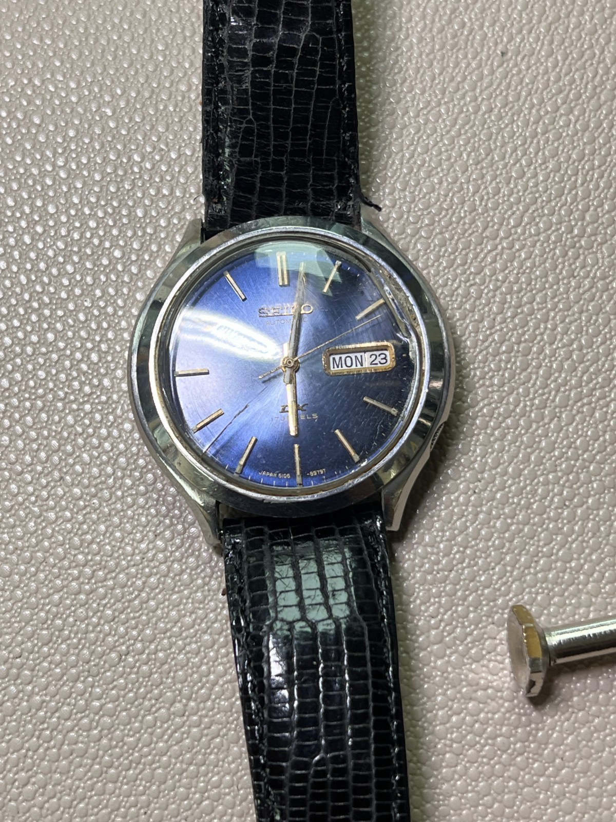 Vintage men's Seiko DX automatic blue dial day date 1975-76 AS IS Vintage men's Seiko DX automatic blue dial day date 1975-76 AS IS