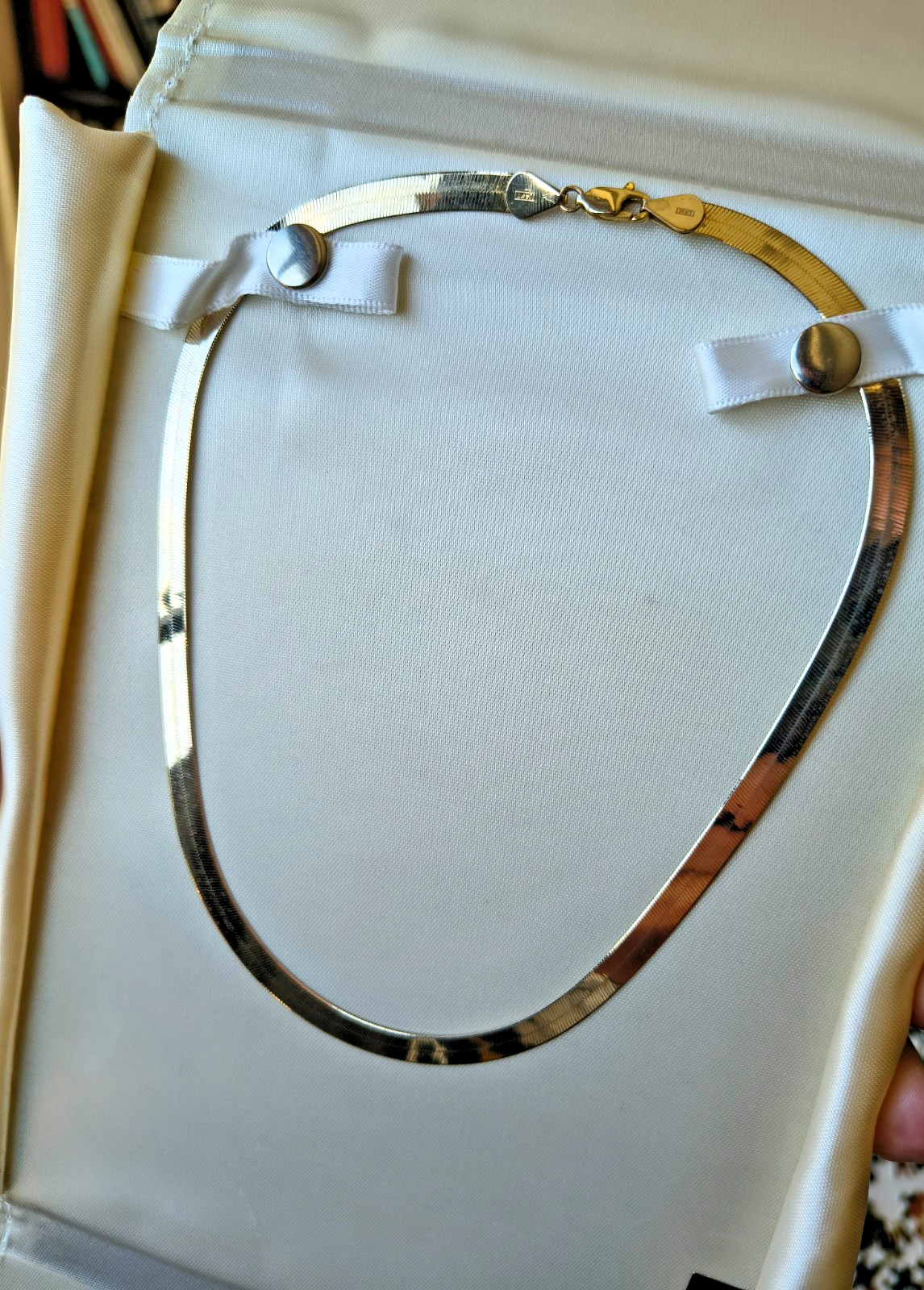 Classy Vintage 1980\'s 14 Kt. Gold Herringbone Necklace 16 inch **STUNNING**