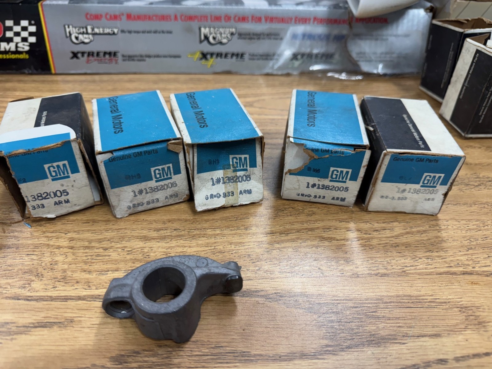 NEW OEM GM ROCKER ARM # 1382005 1968 AND 1969 350 OR 400 V8 NEW OEM GM ROCKER ARM # 1382005 1968 AND 1969 350 OR 400 V8