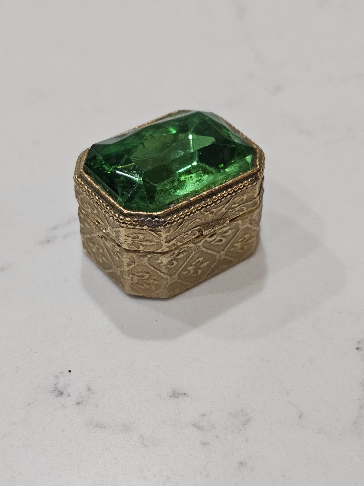 Vintage Florenza Gold-Tone Pill & Trinket Box w/ Large Green Lucite Stone On Lid Vintage Florenza Gold-Tone Pill & Trinket Box w/ Large Green Lucite Stone On Lid