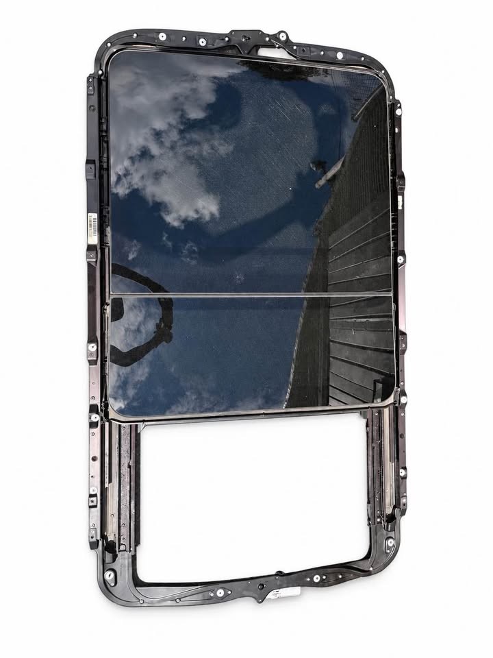 2012 BMW X5 E70 OEM Panoramic Sunroof Glass and Frame Assembly 2012 BMW X5 E70 OEM Panoramic Sunroof Glass and Frame Assembly