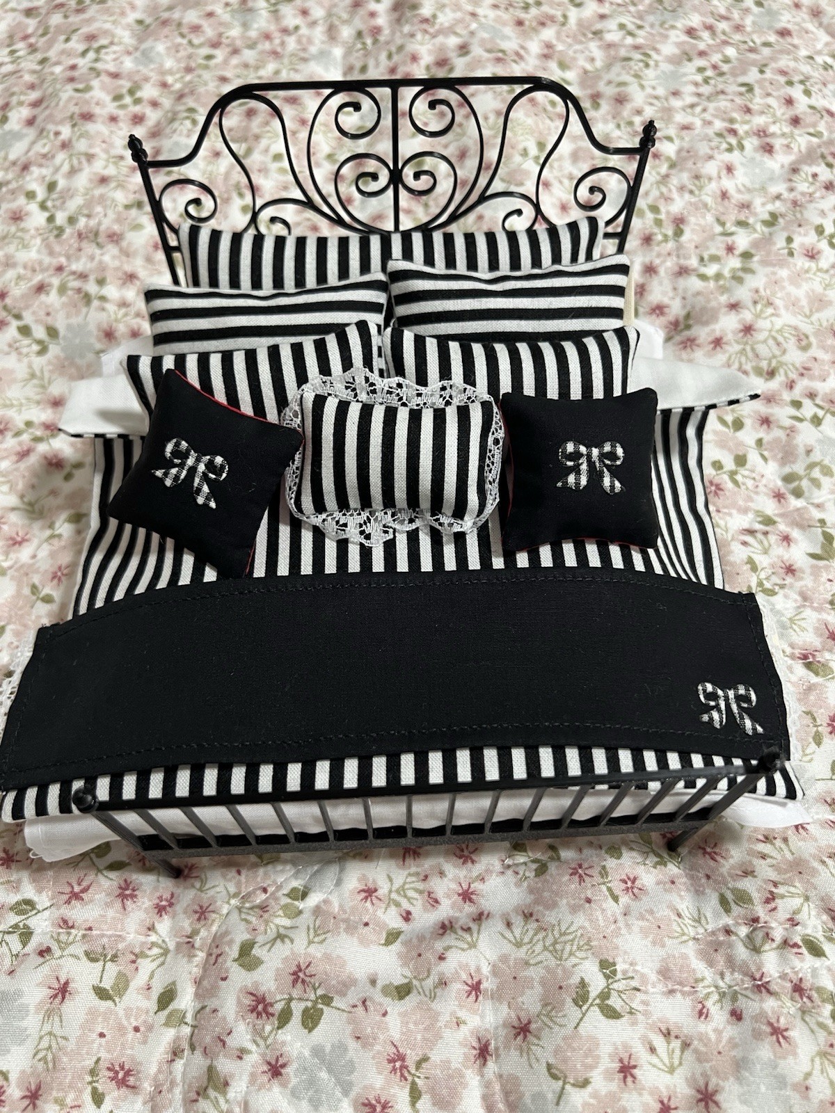 Miniature bedding set BJD  1:12 scale. OB11(obitsu 11)/ Handmade