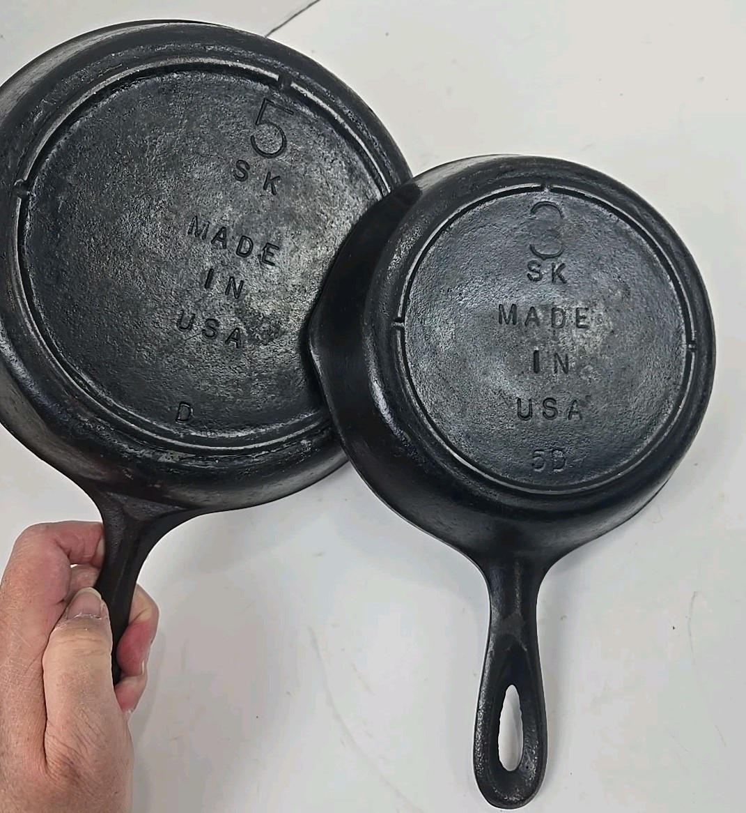 2 Vtg 1940s Lodge 3-Notch Cast Iron Skillet Frying Pans 8\ 2 Vtg 1940s Lodge 3-Notch Cast Iron Skillet Frying Pans 8\