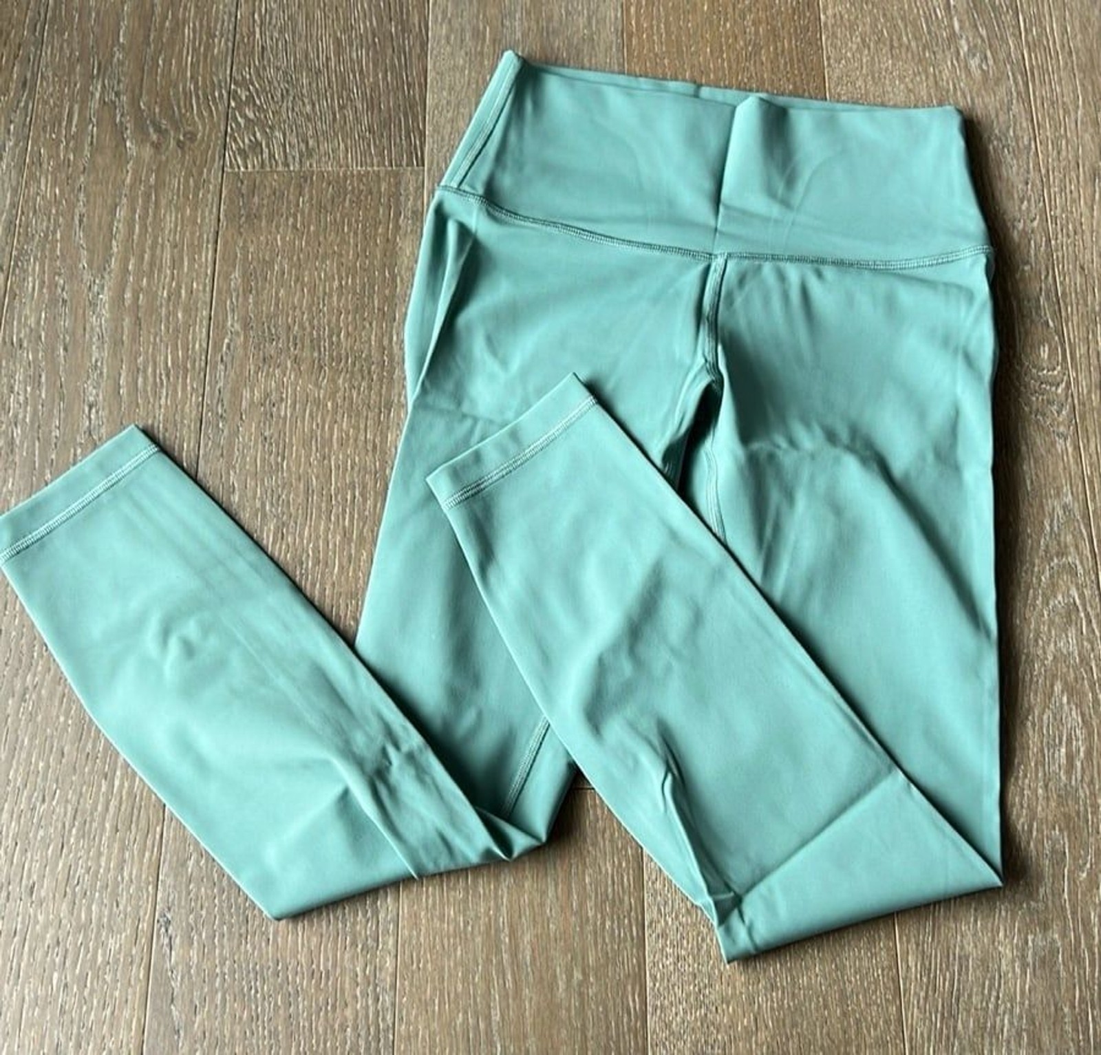 Lululemon Wunder Under High Rise Tight Leggings Women\'s Size 6/S Sage Green Lululemon Wunder Under High Rise Tight Leggings Women\'s Size 6/S Sage Green