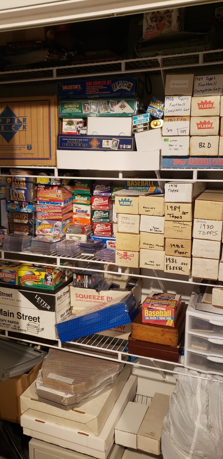 GIGANTIC ESTATE FIND OF VINTAGE SPORTSCARDS WITH VINTAGE UNOPENED PACKS BASEBALL