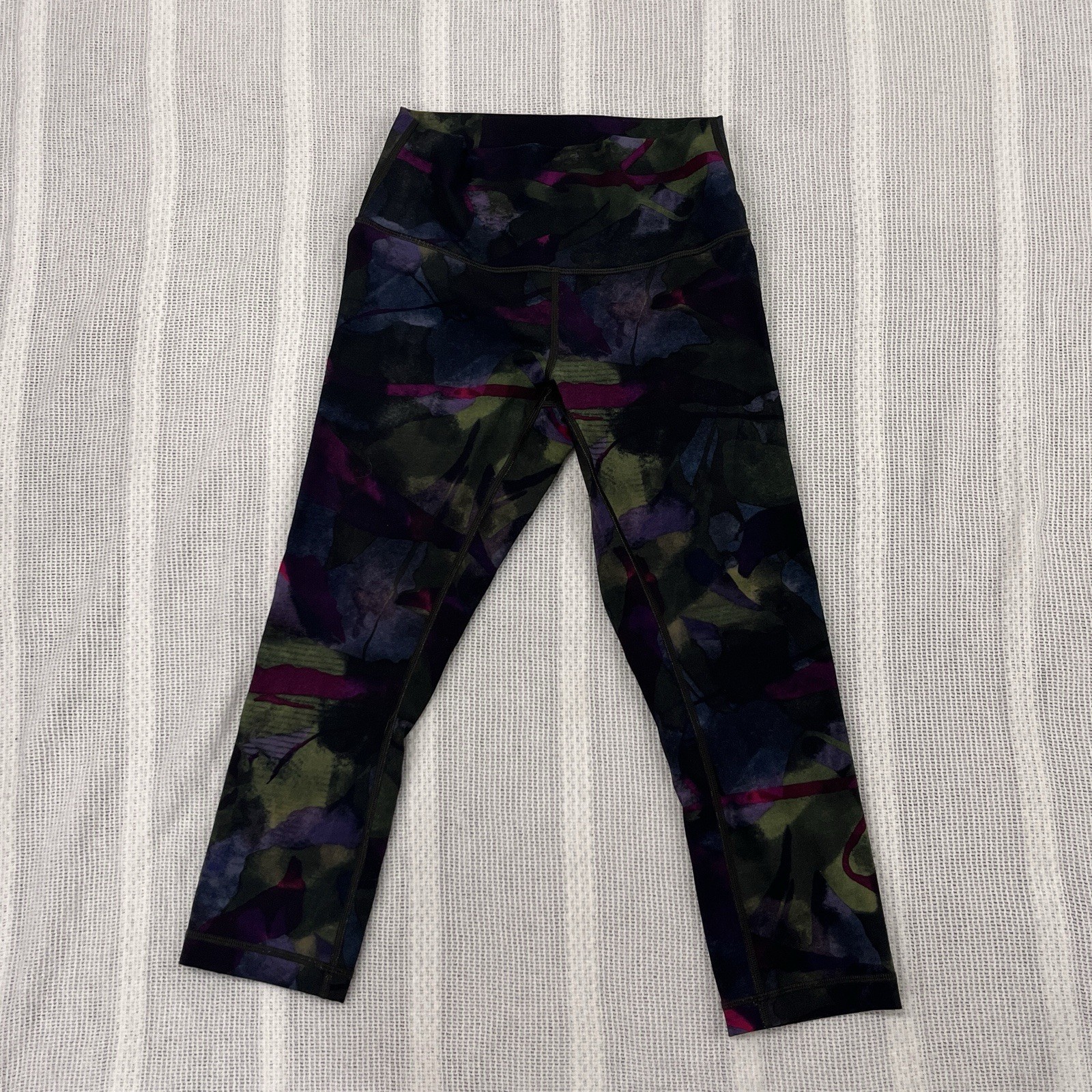 Lululemon athletica Women’s High Rise Ankle Abstract Yoga Leggings Size 6 Lululemon athletica Women’s High Rise Ankle Abstract Yoga Leggings Size 6