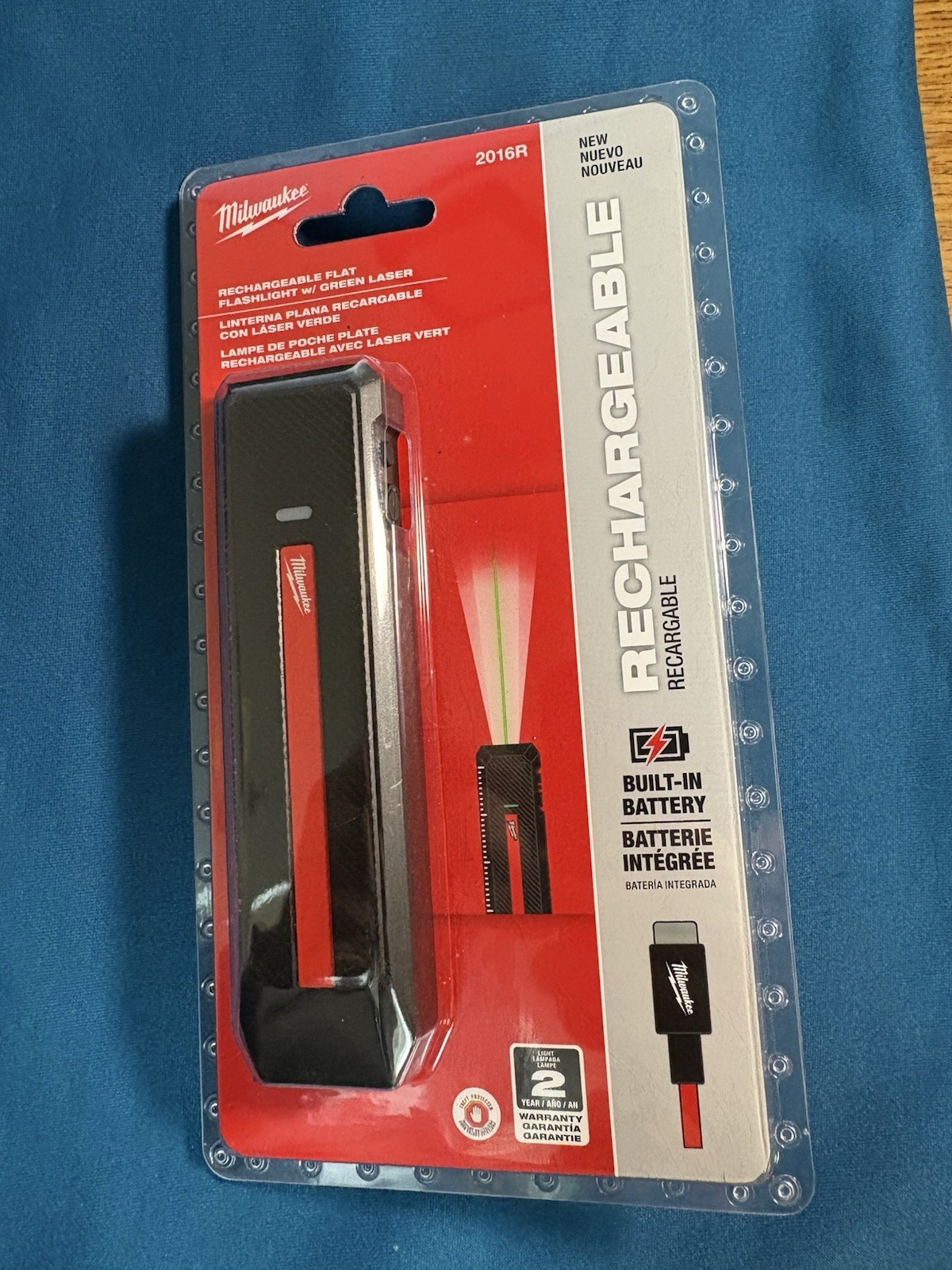New Milwaukee 2016R Rechargable Flat Flashlight w/ Green Laser New Milwaukee 2016R Rechargable Flat Flashlight w/ Green Laser