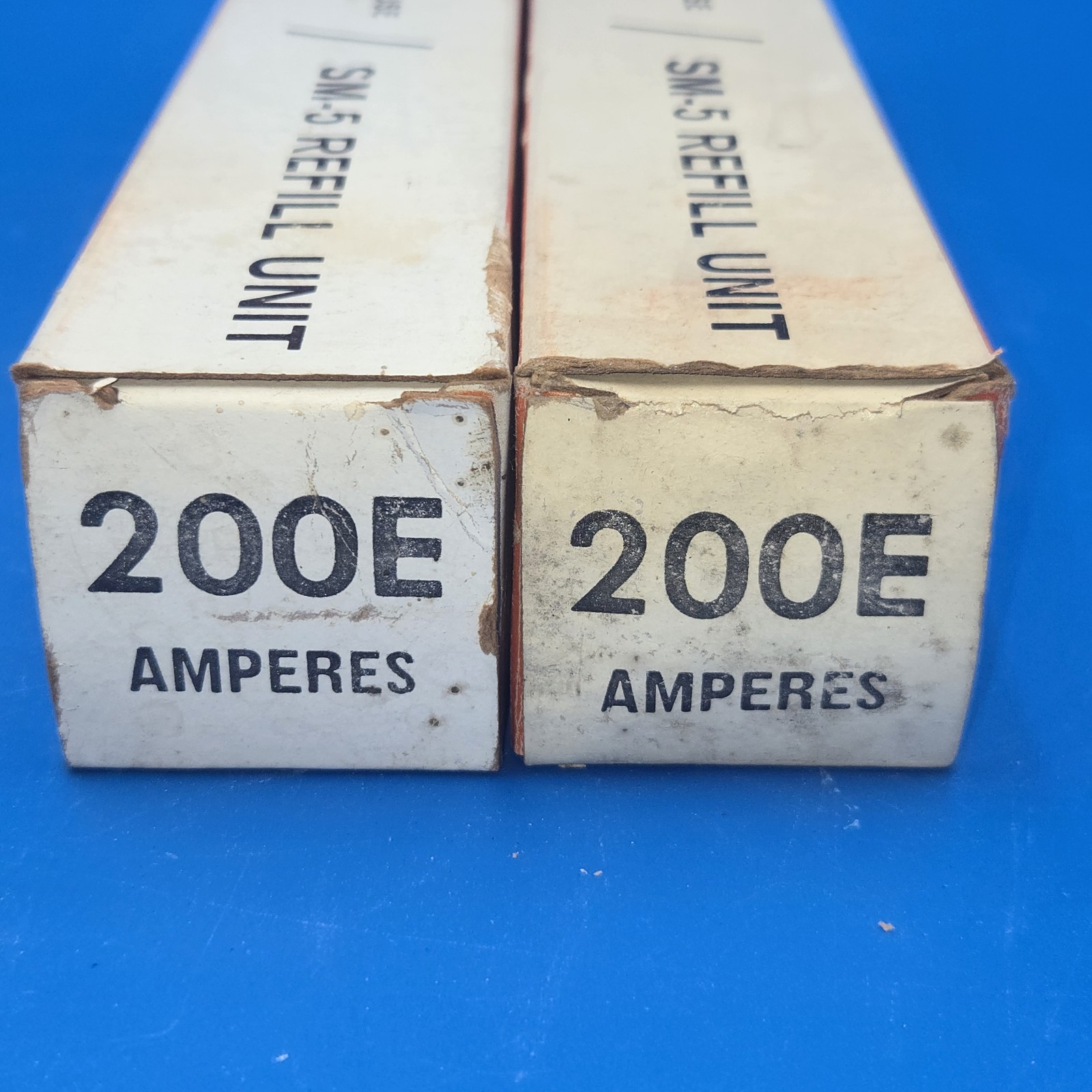 S&C ELECTRIC 132300R4 200E AMP SM-5 FUSE REFILL UNIT 14.4kV LOT OF 2 S&C ELECTRIC 132300R4 200E AMP SM-5 FUSE REFILL UNIT 14.4kV LOT OF 2