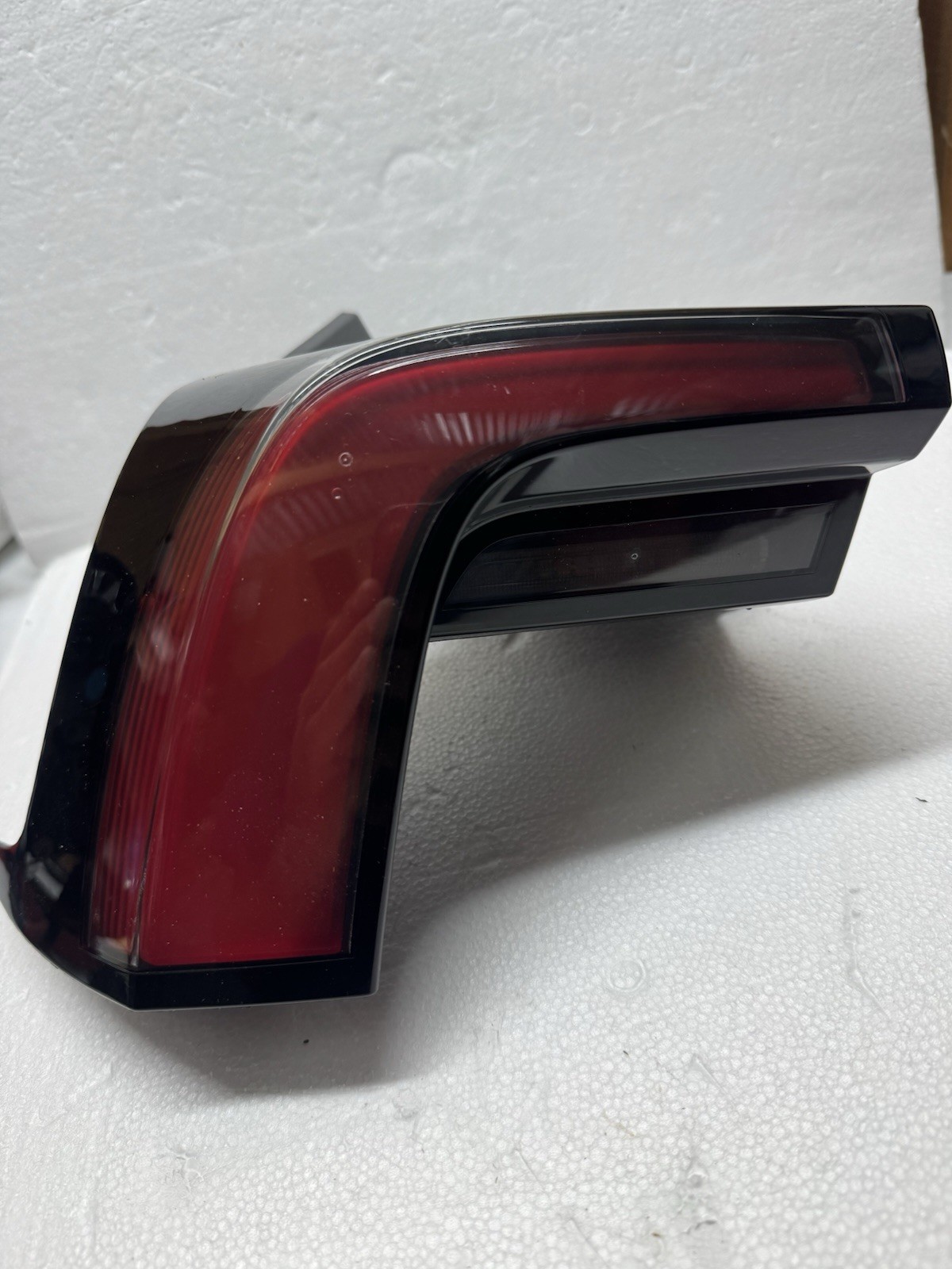 2025+ Tesla Model Y Tail Light Left Hand Side OEM 2074467-00-E New W/Scratch 2025+ Tesla Model Y Tail Light Left Hand Side OEM 2074467-00-E New W/Scratch