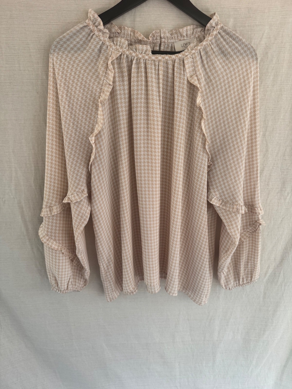 LOFT Outlet Houndstooth Ruffle Blouse Tan Beige Corporate Siren Peasant Shirt L LOFT Outlet Houndstooth Ruffle Blouse Tan Beige Corporate Siren Peasant Shirt L