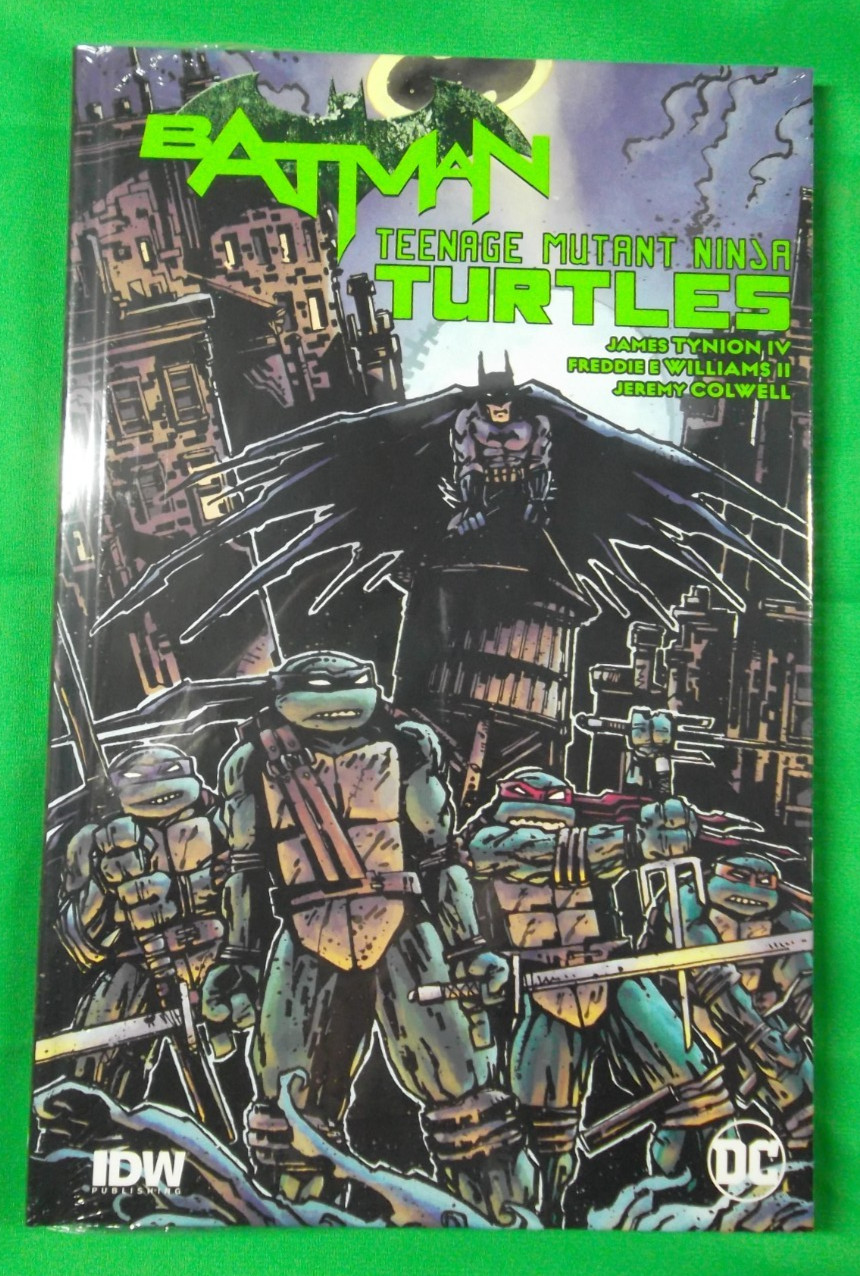 Batman/Teenage Muntant Ninja Turtles IDW HARDCOVER 2016