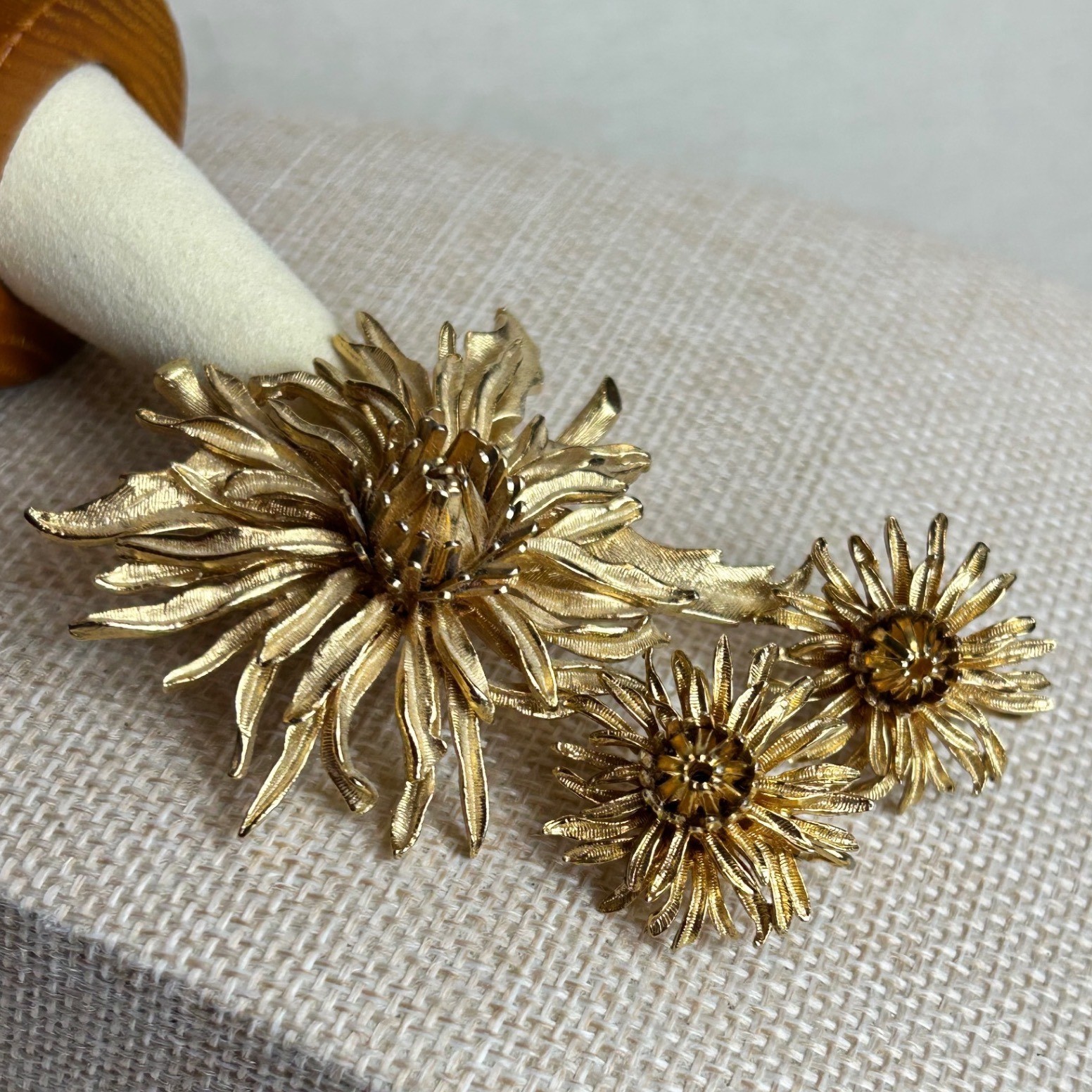 Coro Gold Tone Floral Brooch Clip On Earrings Set Vintage 60s Spider Mm