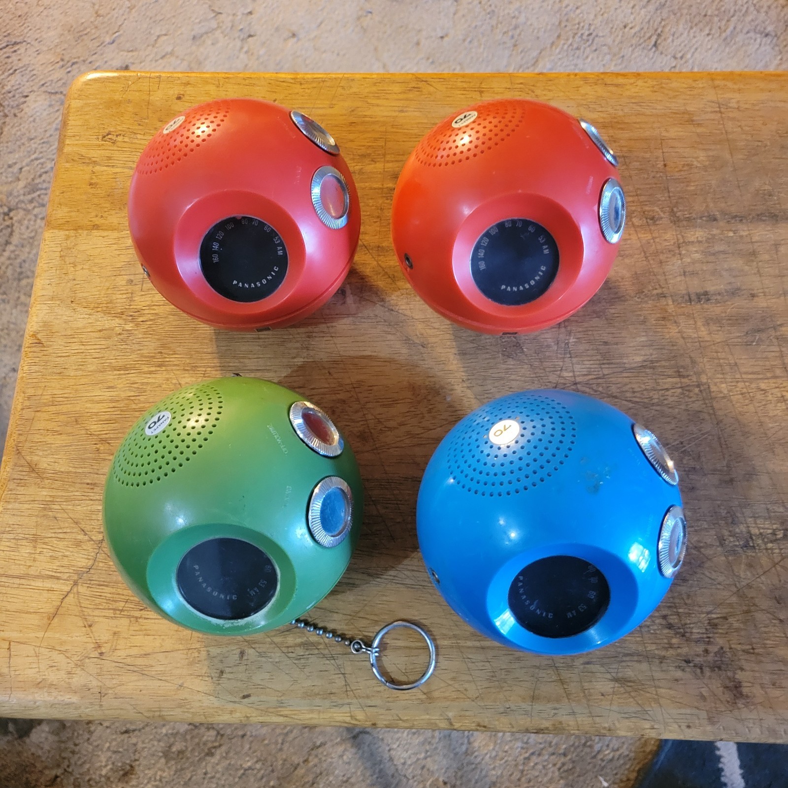Lot of 4 Vintage Panasonic Panapet Sphere Transistor Radios R-70 Green Red Blue 