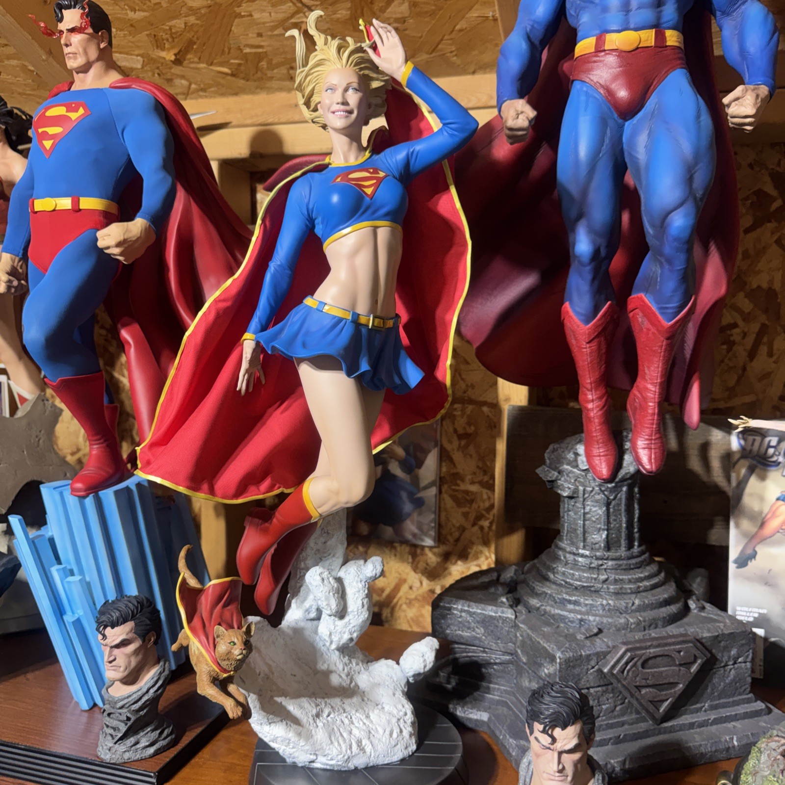 Sideshow Premium Format Supergirl Exclusive