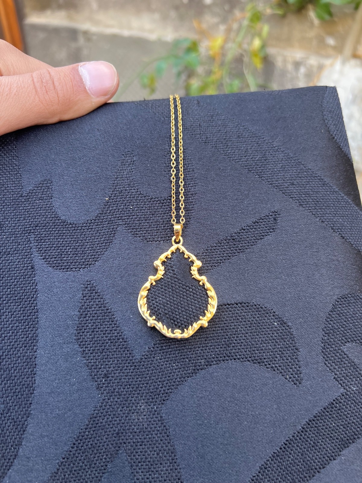 Authentic Worn Kaaba Kiswa Pendant – Rare Islamic Collectible Jewelry | Gold Authentic Worn Kaaba Kiswa Pendant – Rare Islamic Collectible Jewelry | Gold