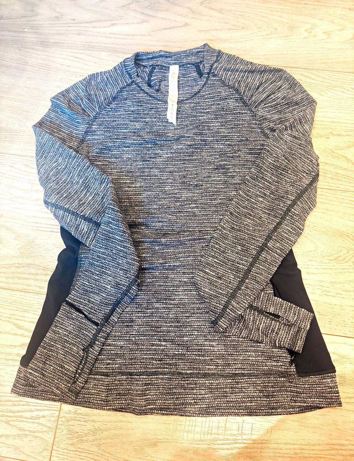 Lululemon Size 6 Gray Black Long Sleeve Running Training Top