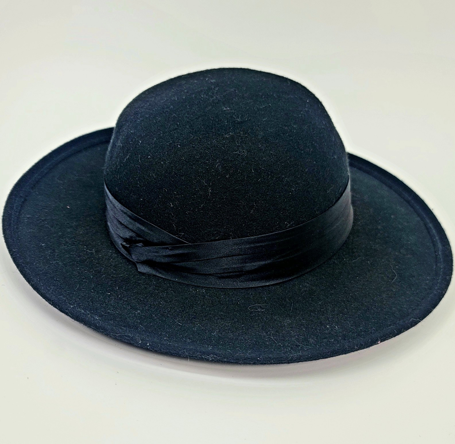 Vtg 1960s Black Wool Felt Cloche Bowler Hat Satin Ribbon Wide Upturned Brim FREE Vtg 1960s Black Wool Felt Cloche Bowler Hat Satin Ribbon Wide Upturned Brim FREE