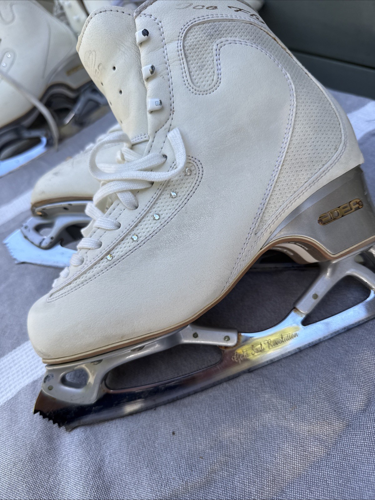 Edea Ice Fly With Gold seal revolution Blades Used 245