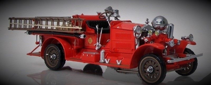 Vintage Classic Antique Red Fire Engine Truck Metal Dream Model Car Pickup Promo
