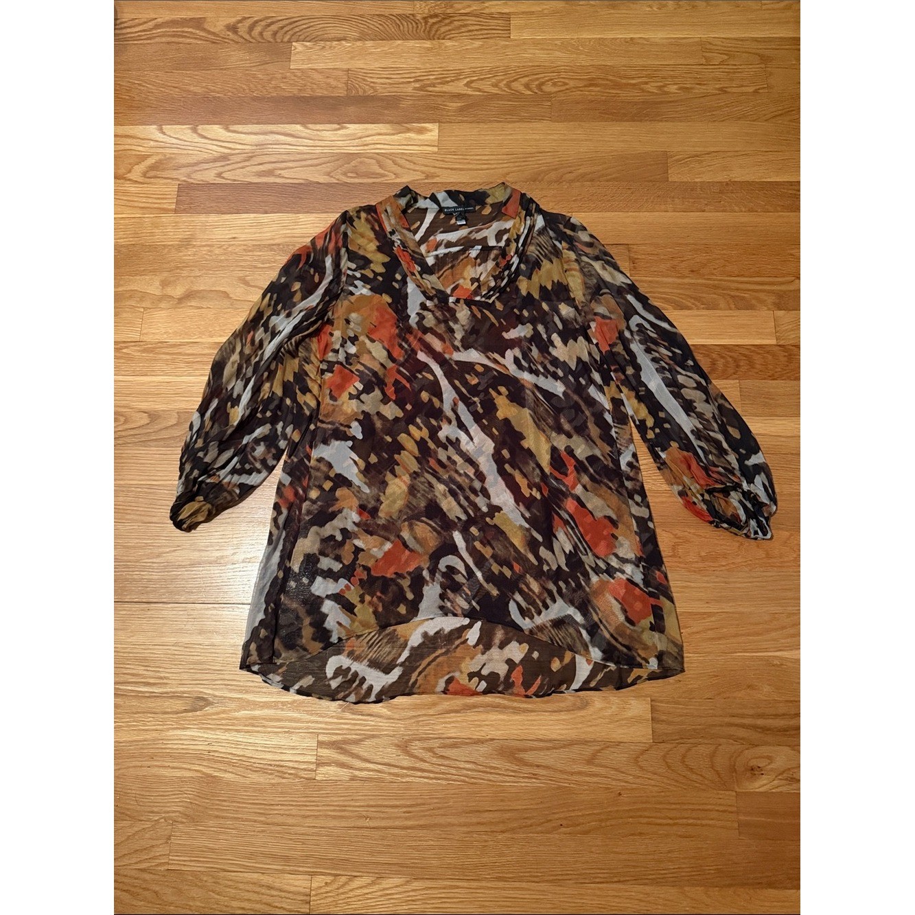 Black label by Chicos Semi-Sheer Patterned V-Neck Women\'s Blouse in Earth Tones