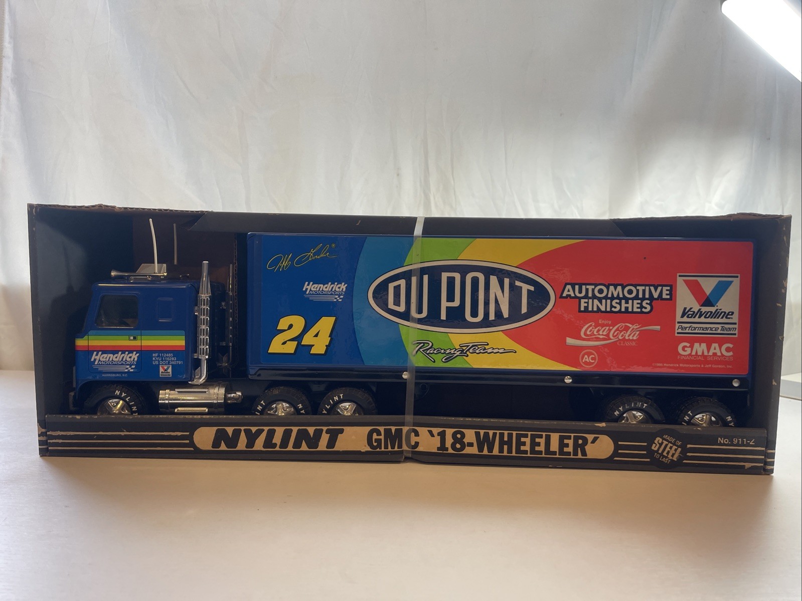 NYLINT GMC ‘18-WHEELER’ Hauler Jeff Gordon NASCAR #24 Dupont 911-Z New