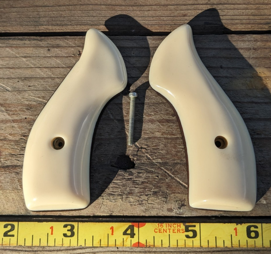 Vintage Jay Scott Magna Grips Faux White Pearl # 23 S&W Chief Special/ Airweight Vintage Jay Scott Magna Grips Faux White Pearl # 23 S&W Chief Special/ Airweight