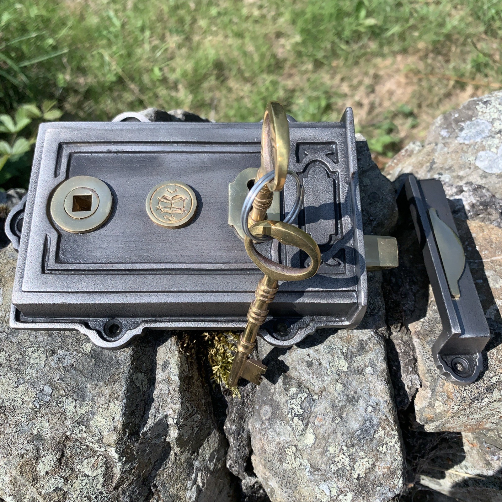 HEAVY SOLID CAST Iron vintage door key lock rim lock old Victorian style (142) HEAVY SOLID CAST Iron vintage door key lock rim lock old Victorian style (142)