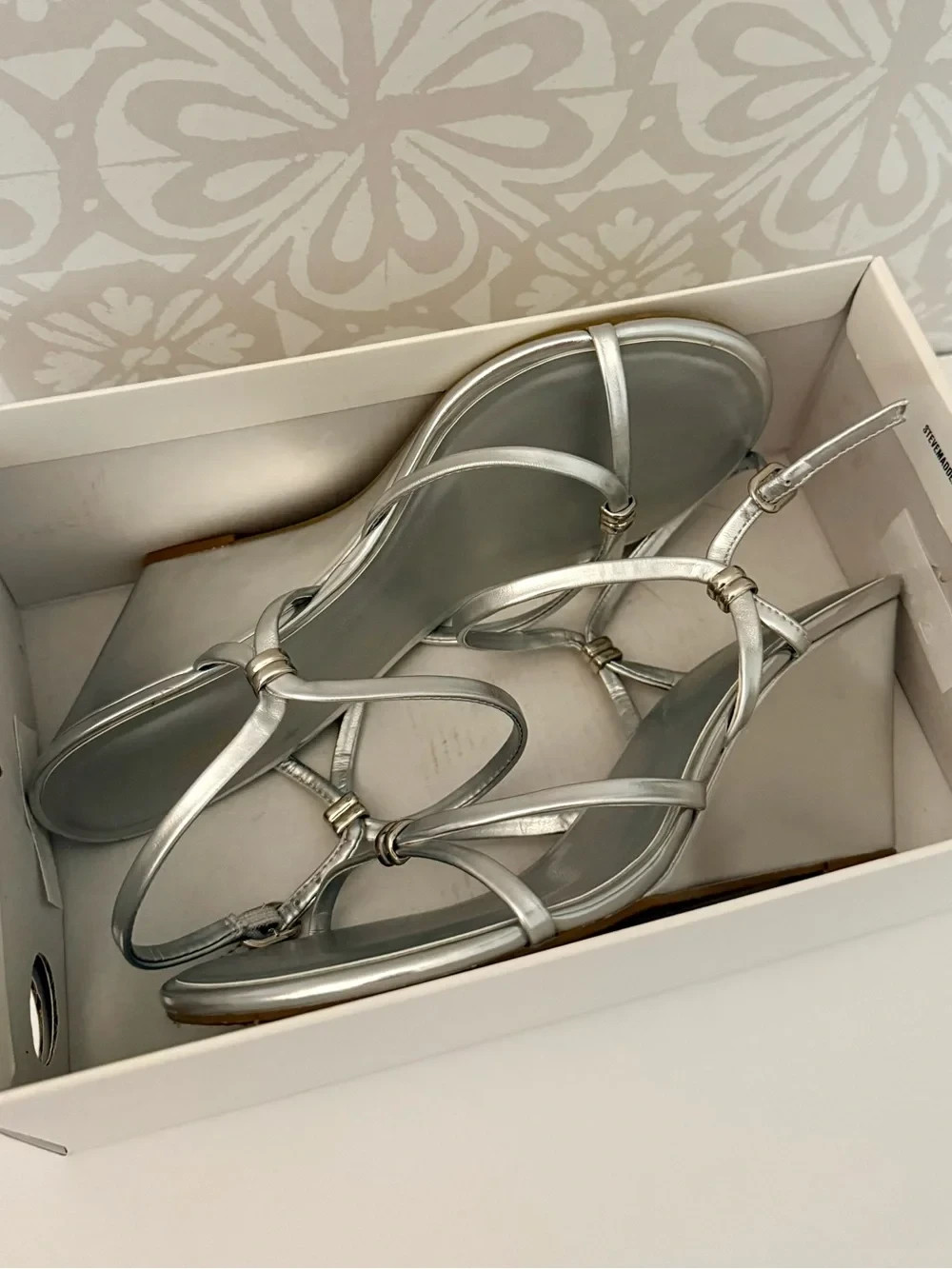 Nine West Deklyn Faux Leather Wedge Sandals – Silver – Size 7.5 – Brand New