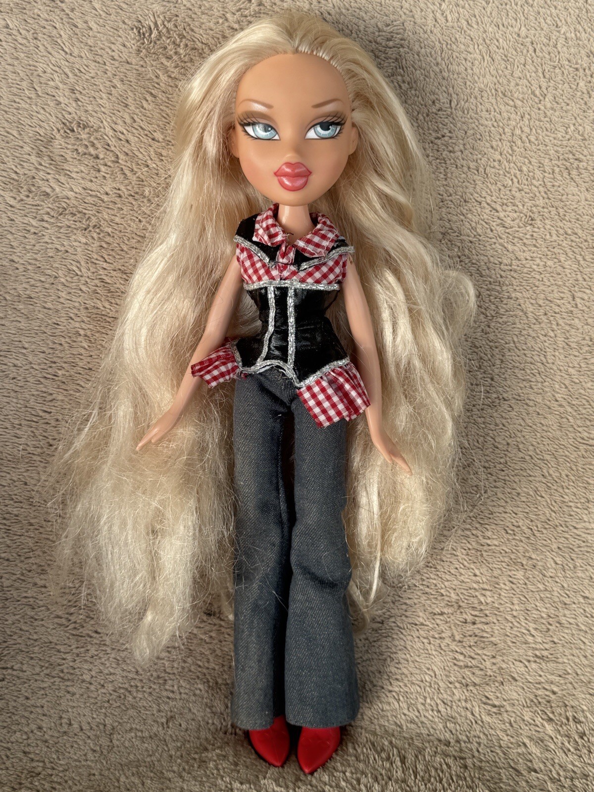 Bratz Doll - Cloe Rodeo Rocker Passion 4 Fashion 6th Edition Rare Bratz Doll - Cloe Rodeo Rocker Passion 4 Fashion 6th Edition Rare
