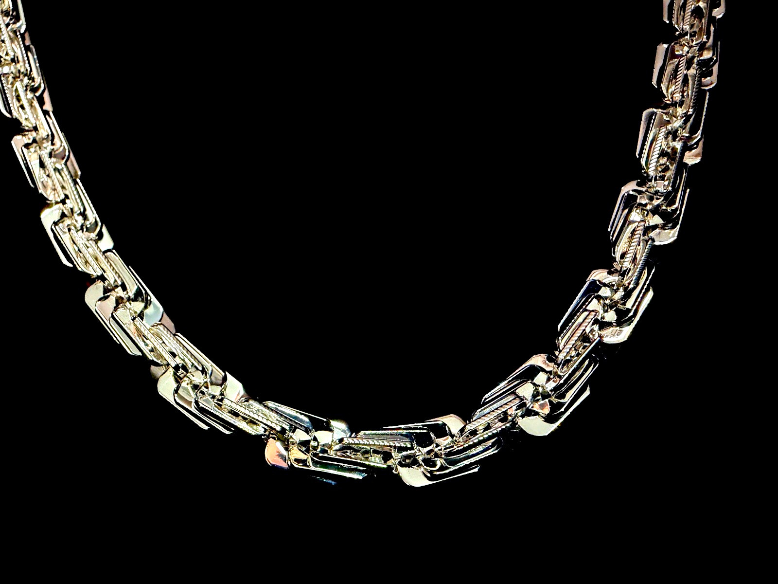 Milano 24in 8MM Italy 925 Stamped necklace brand new Big Boy piece Milano 24in 8MM Italy 925 Stamped necklace brand new Big Boy piece