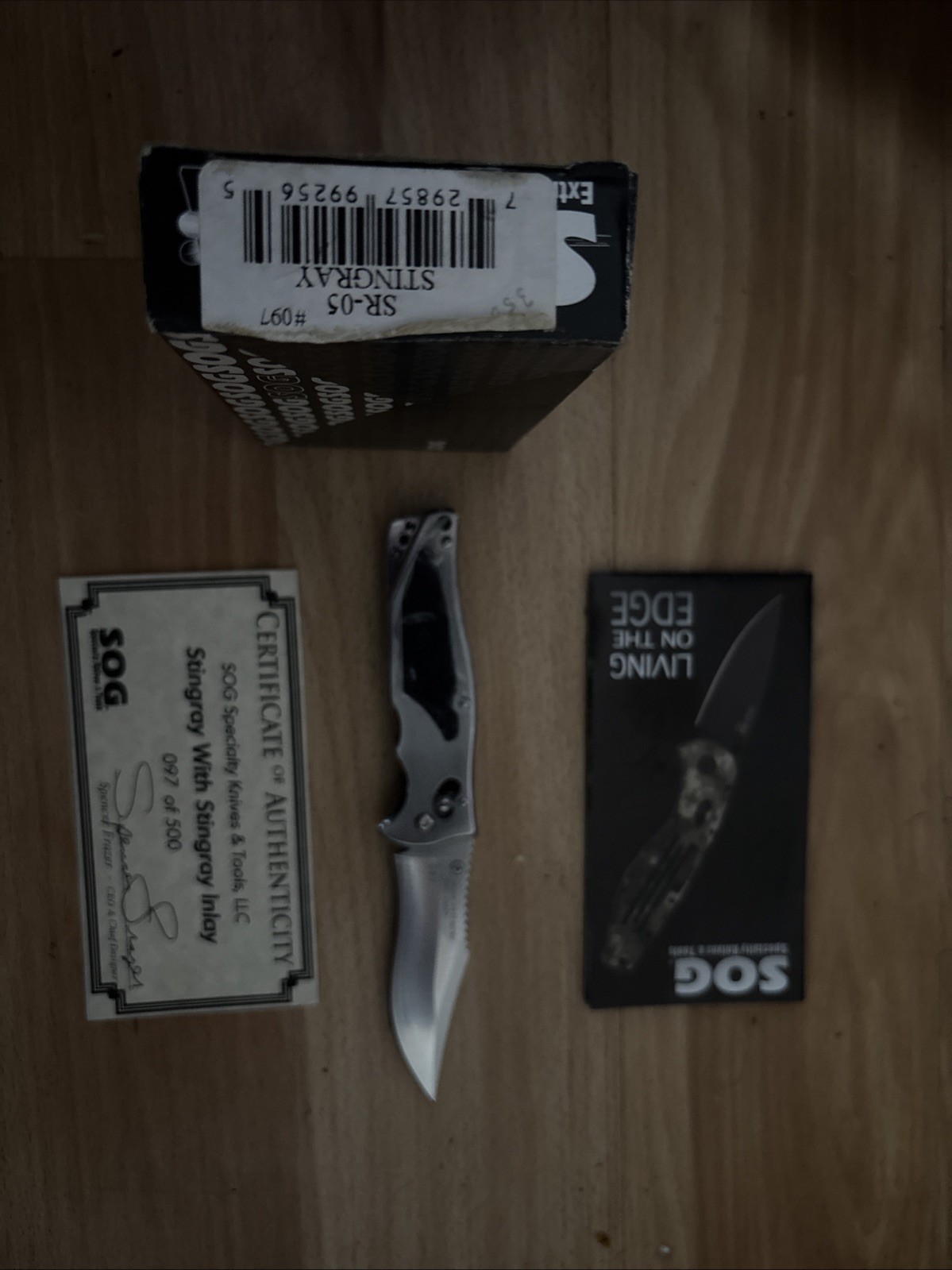 SOG Stingray 2.0 SR-05-P Stingray Hide Inlay #97/500 VG-10 San Mai Unused