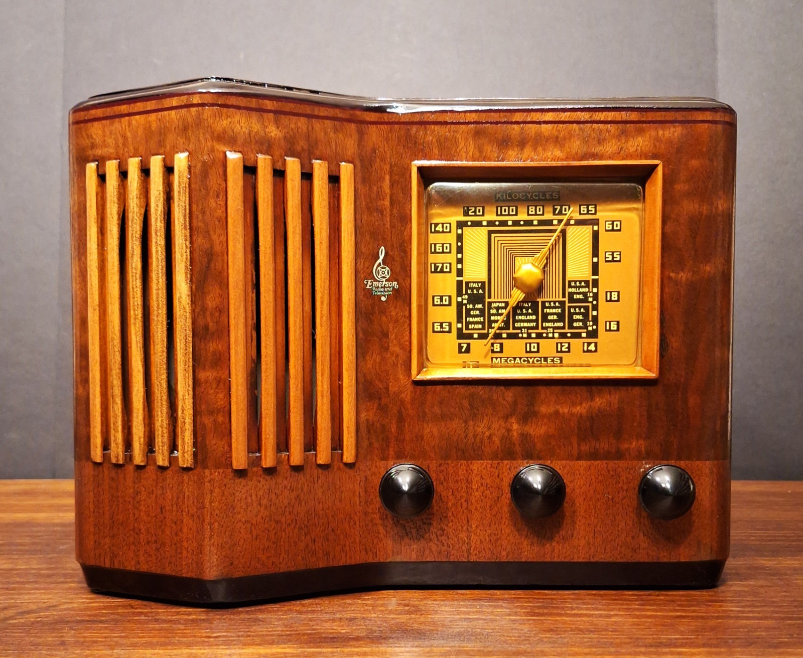 Old Antique Wood Emerson Ingraham Vintage Tube Radio - Restored & Working Deco