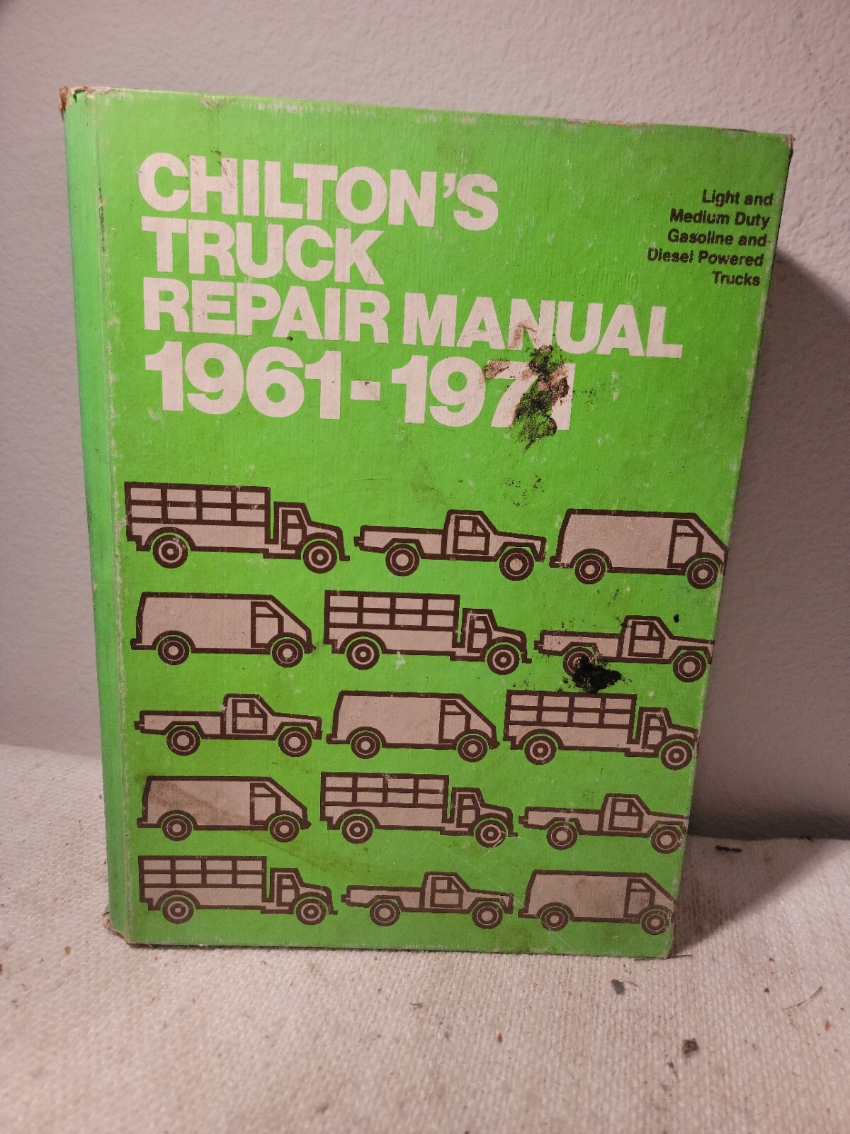 CHILTON\'S TRUCK REPAIR MANUAL 1961-1971 LIGHT & MEDIUM DUTY GAS & DIESEL TRUCKS