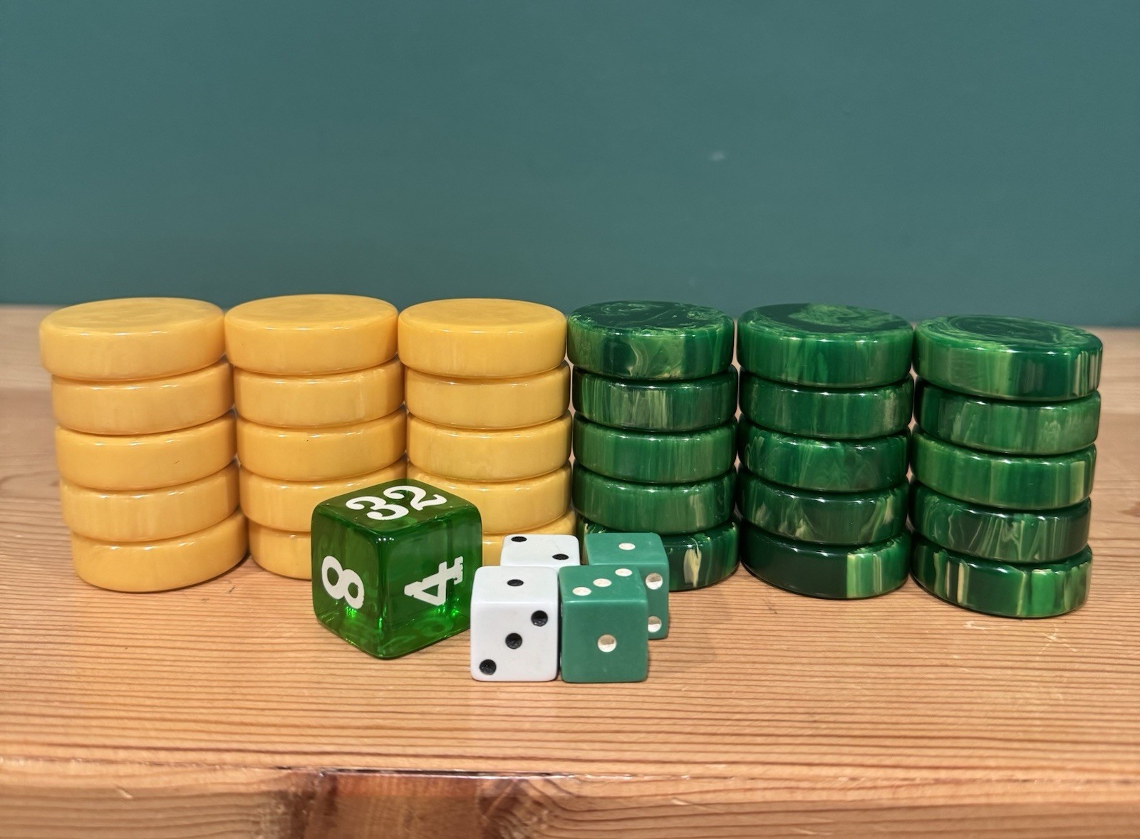 30 Backgammon Bakelite Green & Butterscotch Marble Vintage Chips - 37mm 477g 30 Backgammon Bakelite Green & Butterscotch Marble Vintage Chips - 37mm 477g