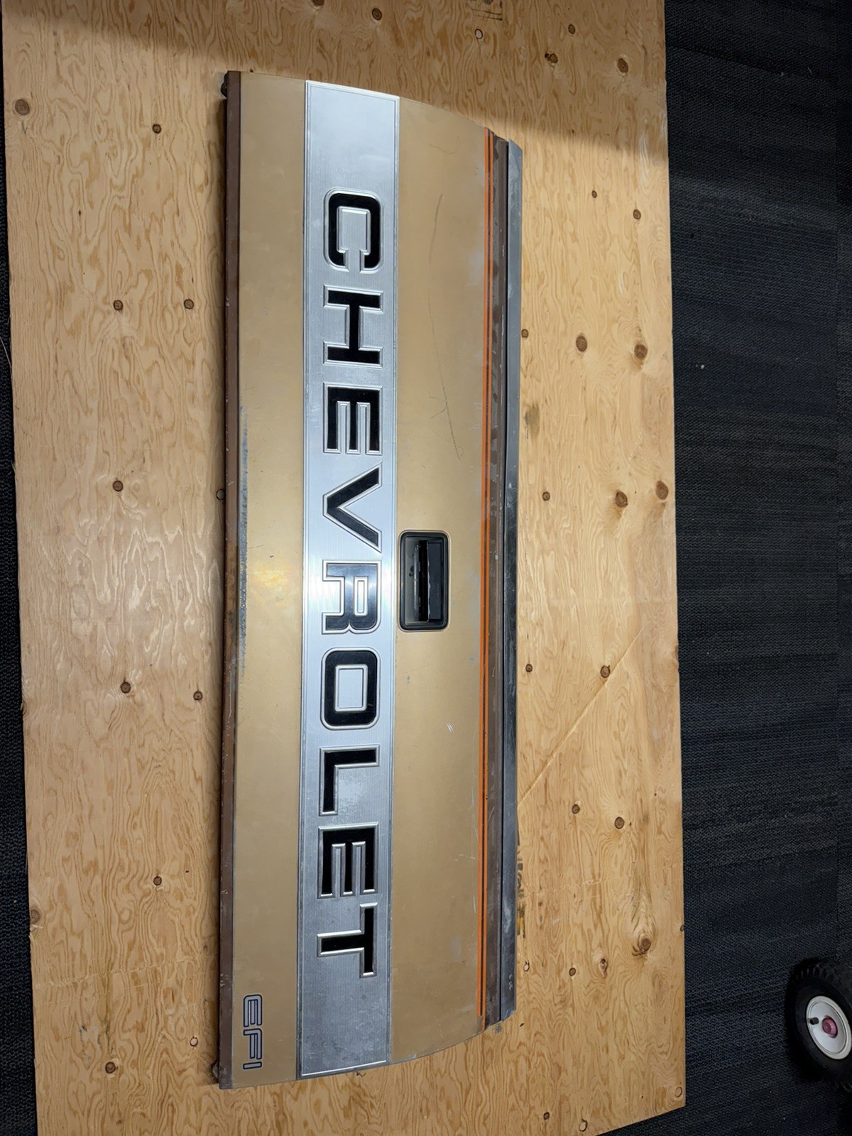 1988-1998 Chevrolet Silverado 1500 Tailgate Assembly with Chrome Trim OBS OEM 1988-1998 Chevrolet Silverado 1500 Tailgate Assembly with Chrome Trim OBS OEM